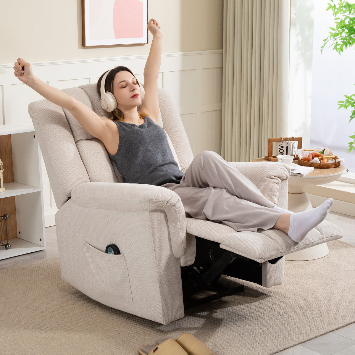 Fauteuil relax incliné avec repose-pieds, moment de détente